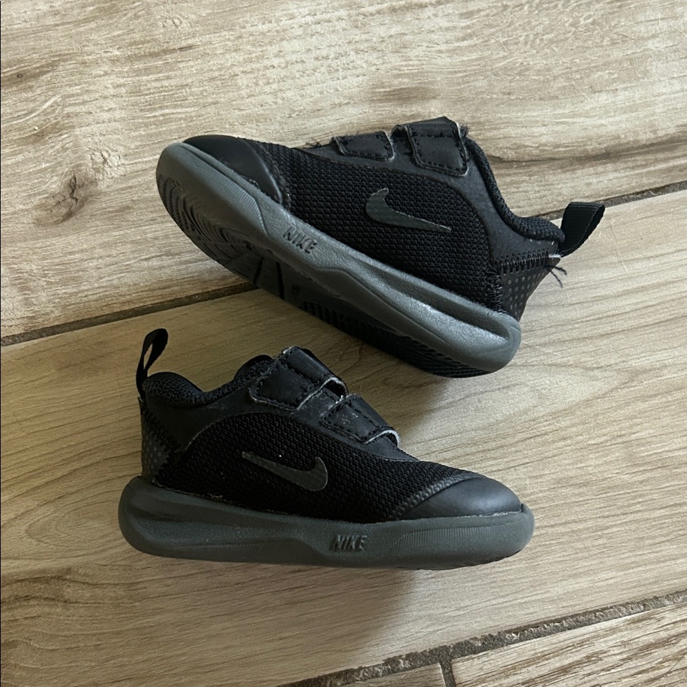 Nike Baby Black and Gray Sneakers